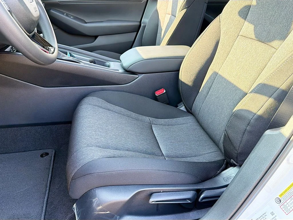 New 2026 Platinum White Pearl Honda LX image 19