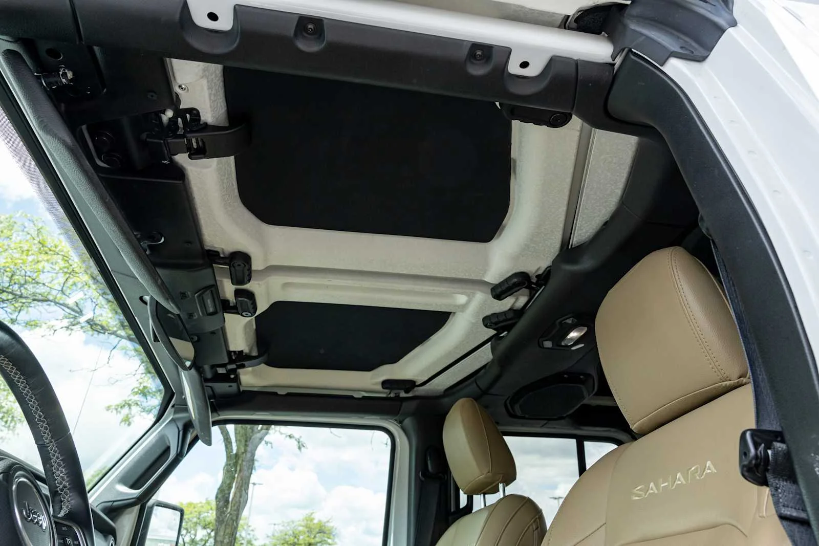 Used 2018 Bright White Clearcoat Jeep Sahara image 26