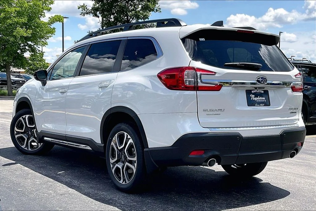 New 2026 CRYSTAL WHITE PEARL Subaru Limited 7-Passenger image 3