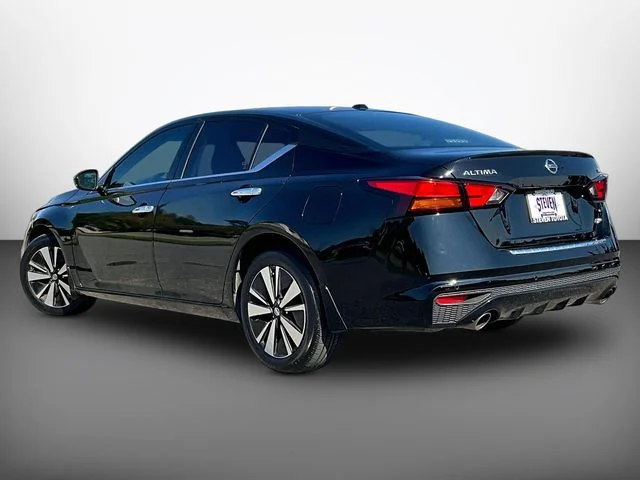 Used 2020 Black Nissan 2.5 SL image 4