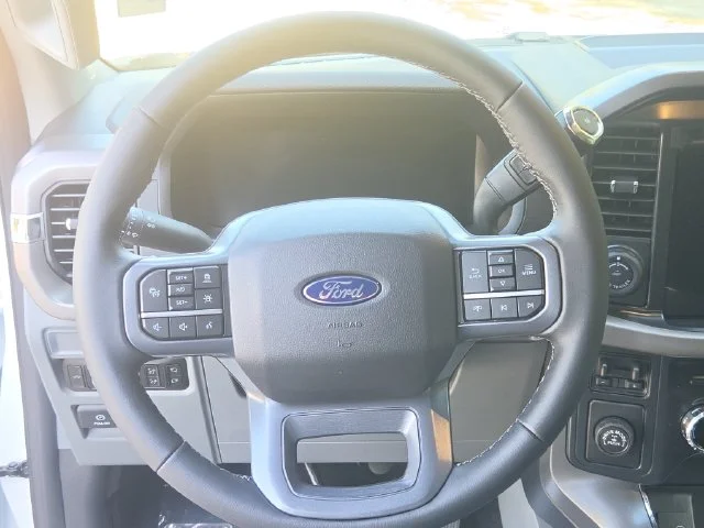 New 2026 Oxford White Ford XLT image 15