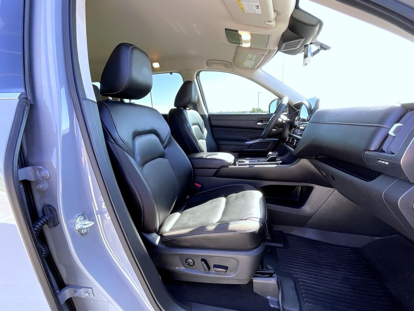 Used 2023 Gray Nissan SL image 16