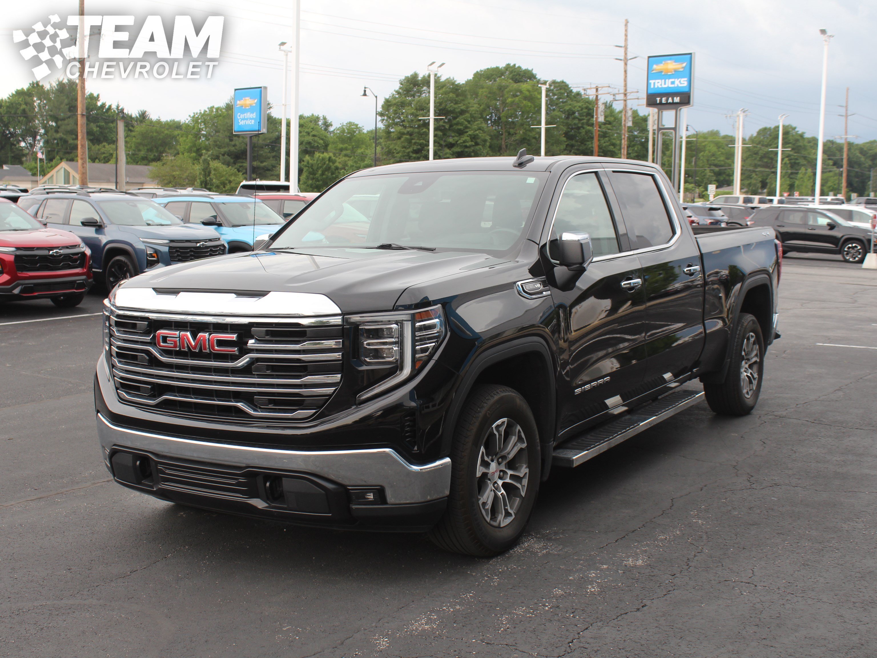 2023 GMC Sierra 1500 SLT - Photo 8