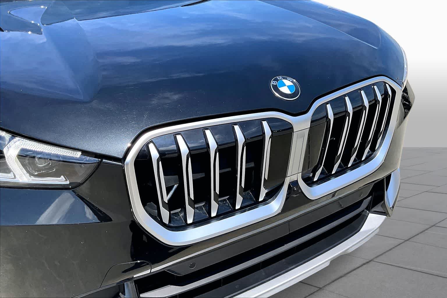 Used 2025 Black Sapphire Metallic BMW xDrive28i image 29