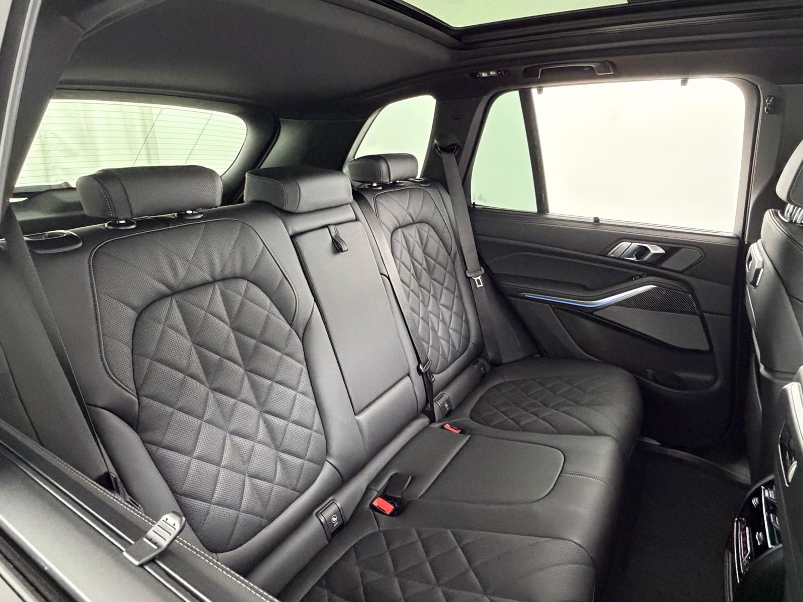 New 2026 Black Sapphire Metallic BMW M60i image 72