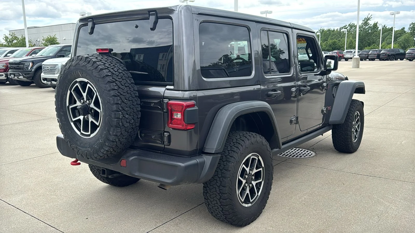 Used 2025 Gray Jeep Rubicon image 15