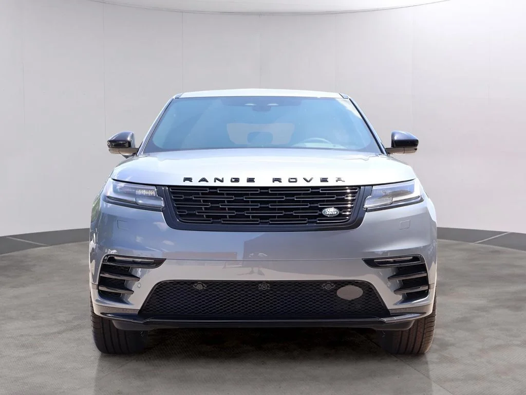 Certified Used 2026 Zadar Gray Premium Metallic Land Rover Dynamic SE image 2