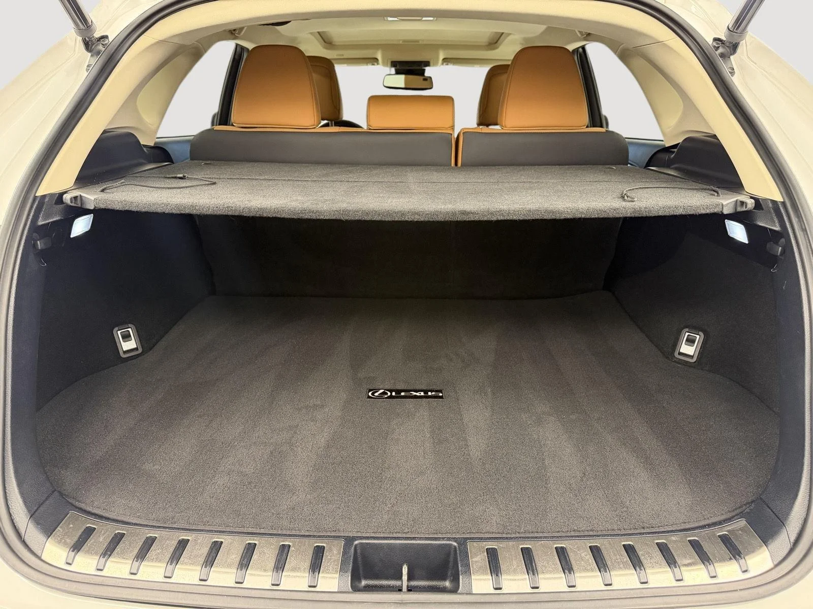 Used 2019 Eminent White Pearl Lexus Base image 23