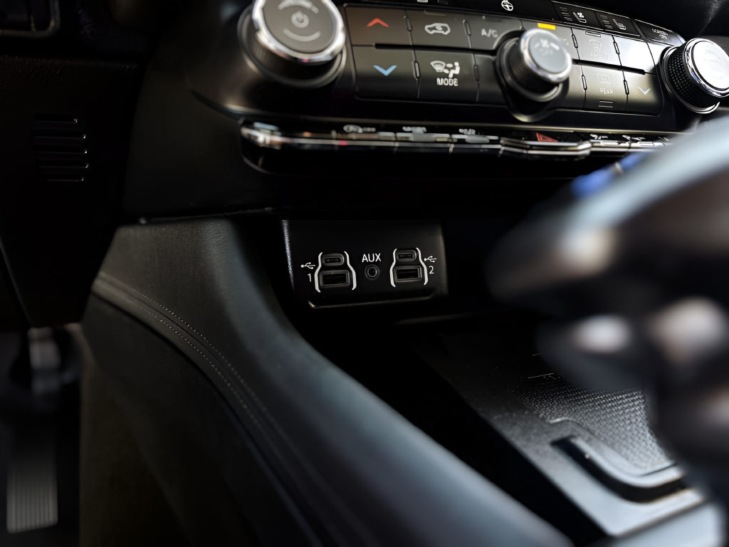 Used 2022 Black Dodge Citadel image 10