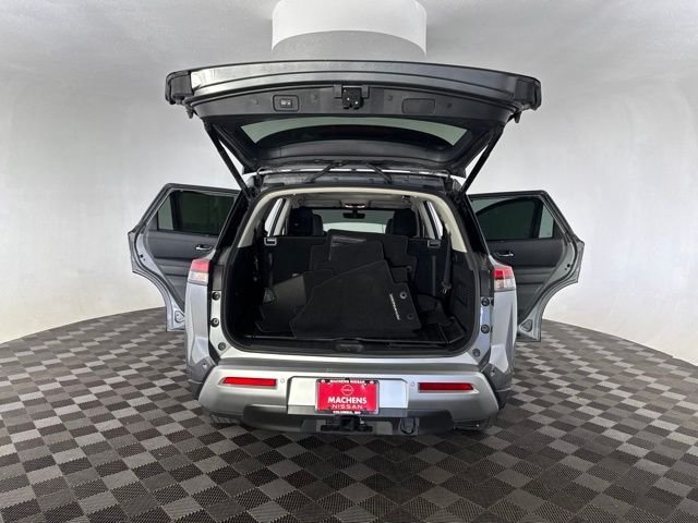 Used 2025 Gray Nissan Platinum image 15