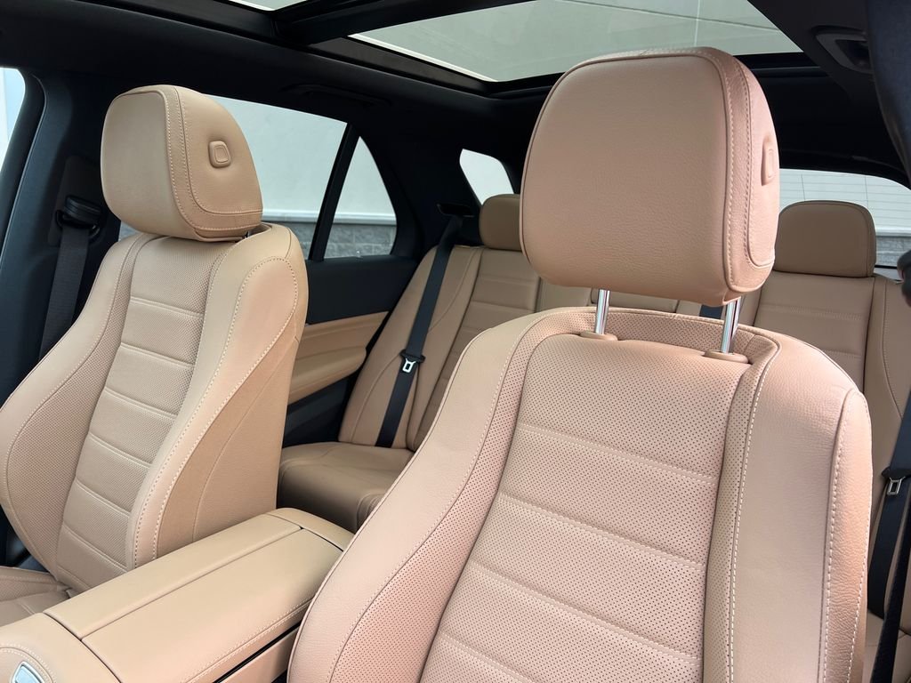 New 2026 MANUFAKTUR Ireland Mid Green Metallic Mercedes-Benz GLE 350 image 15