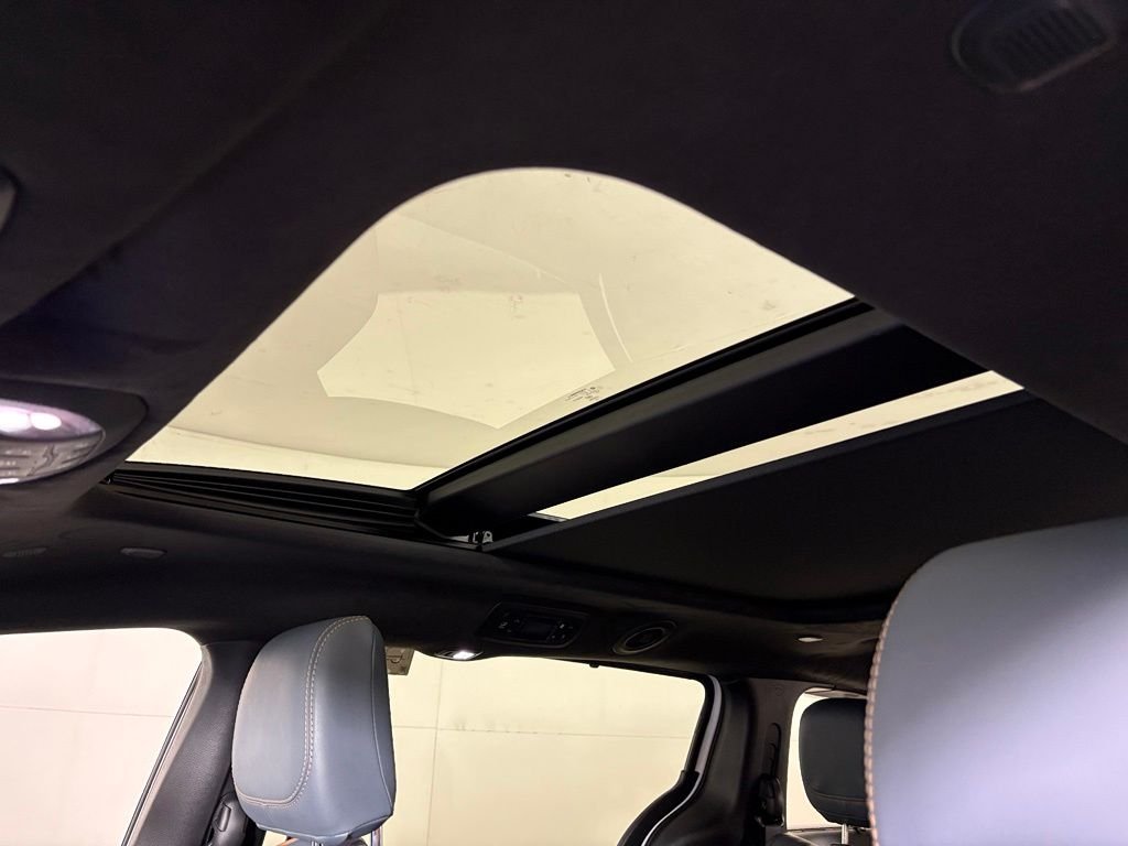 New 2027 Bright White Clear-Coat Exterior Paint Chrysler Pinnacle image 20