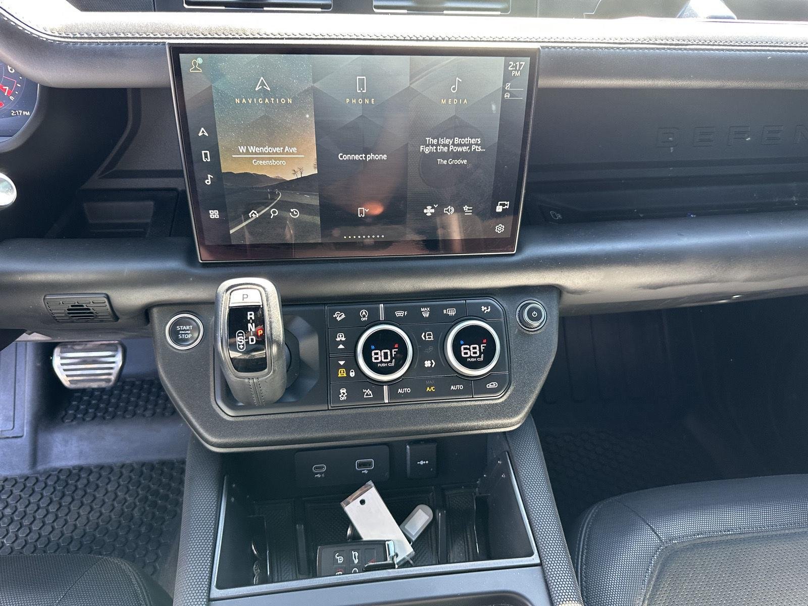 Used 2023 Carpathian Grey Premium Metallic Land Rover Carpathian Edition image 31