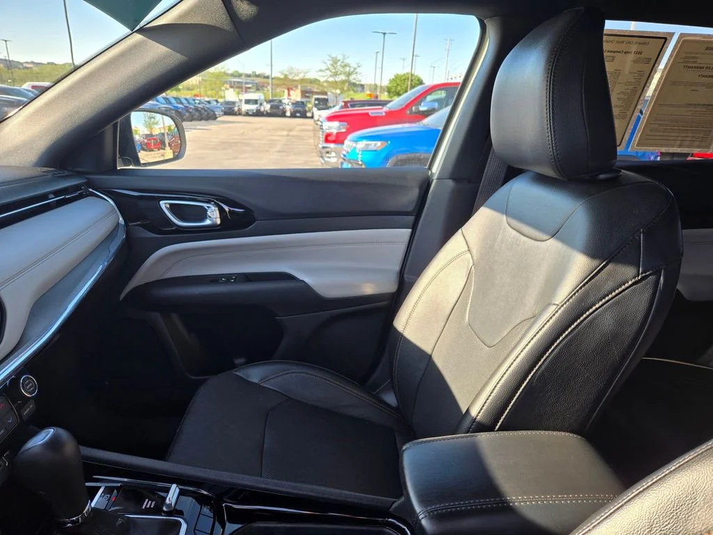 Used 2023 White Jeep Limited image 25