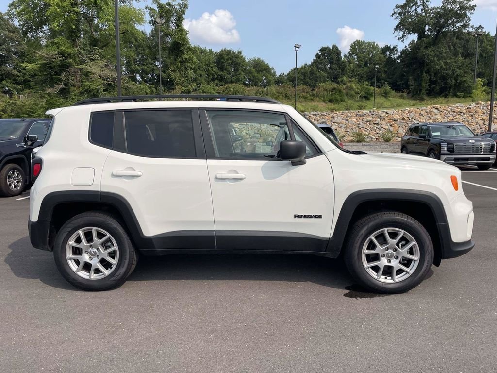 Used 2023 White Jeep Latitude image 2