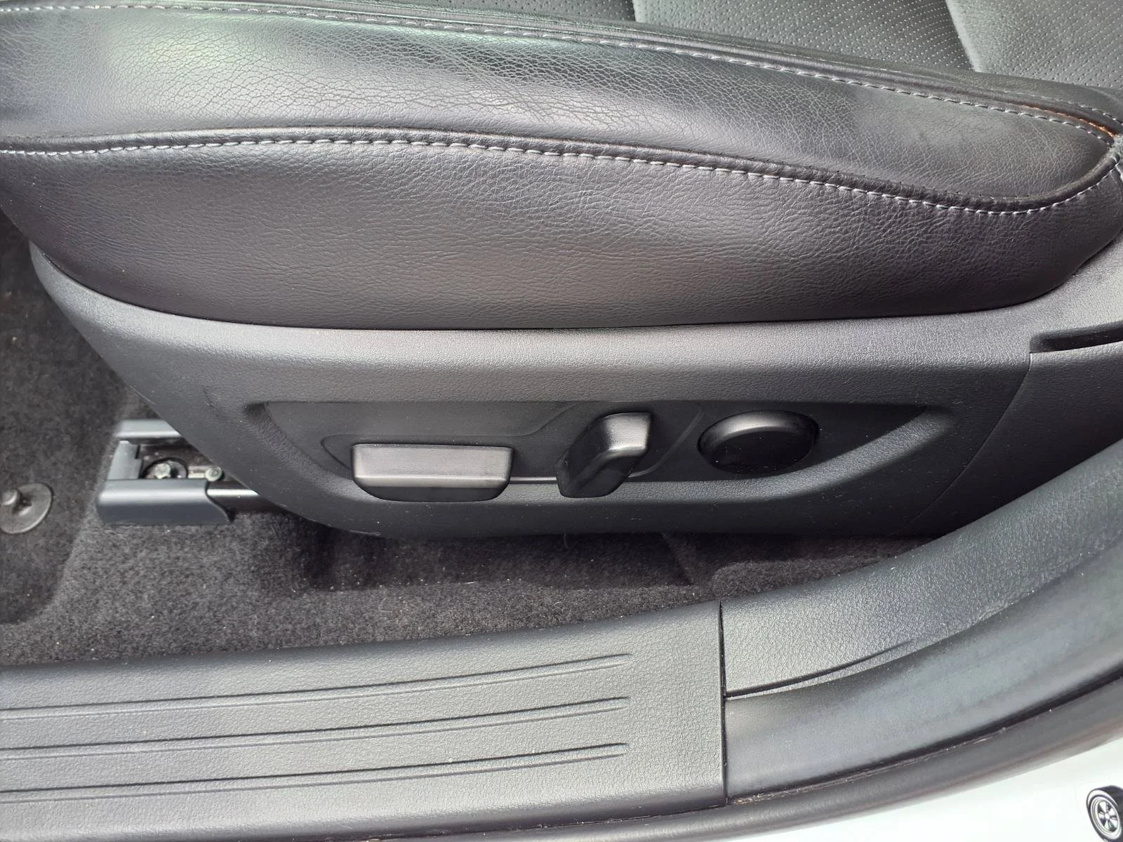 Used 2025 Wind Chill Pearl Mazda 2.5 S Premium Plus Package image 23