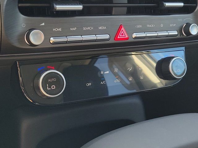 New 2026 White Hyundai SE FWD image 17
