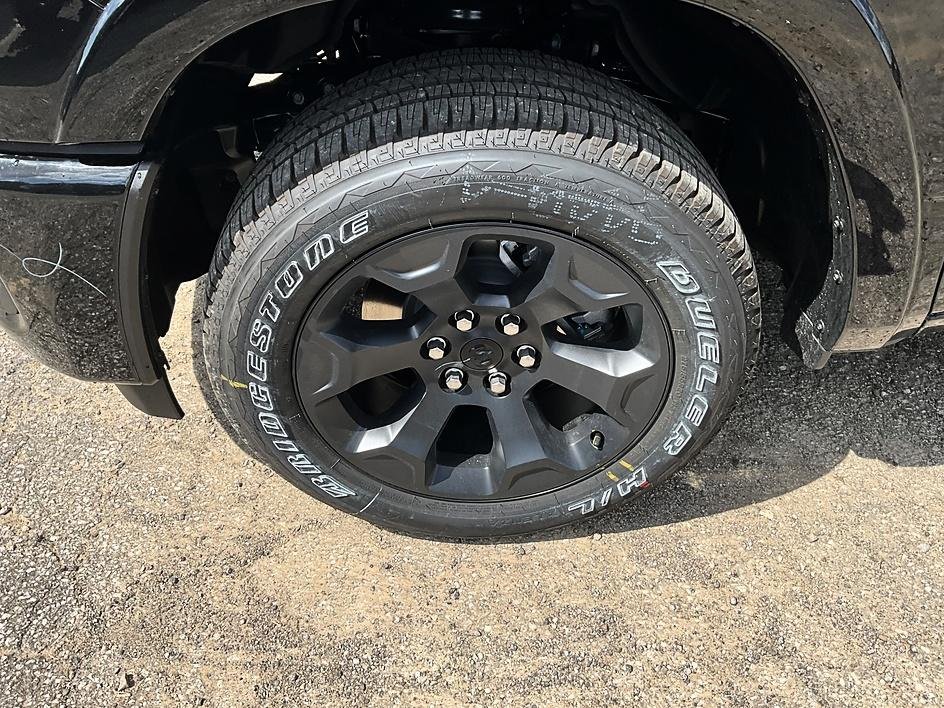 New 2026 Diamond Black Crystal Pearl-Coat Exterior Paint RAM Big Horn/Lone Star image 10