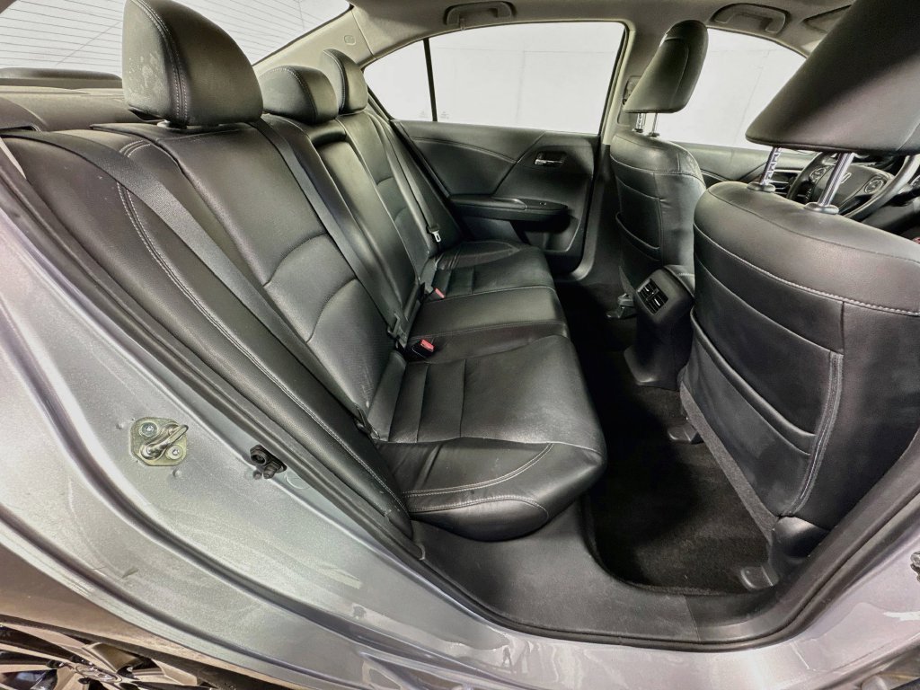 Used 2016 Silver Honda EX-L image 35