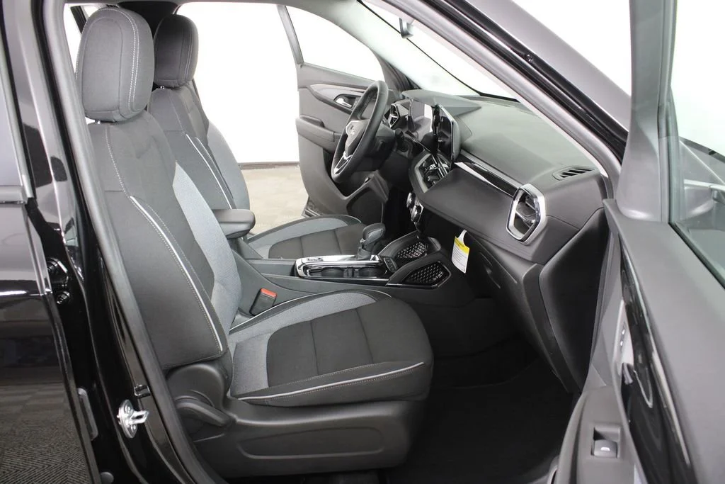 New 2026 Mosaic Black Metallic Chevrolet LT image 15