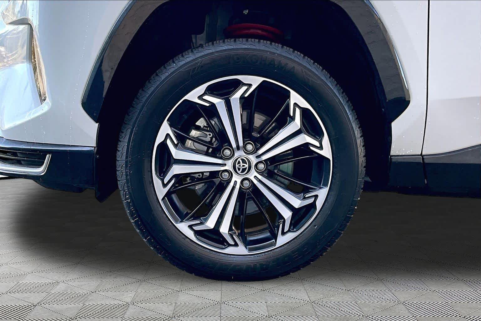 Used 2025 Wind Chill Pearl/Midnight Black Metallic Toyota XSE image 11