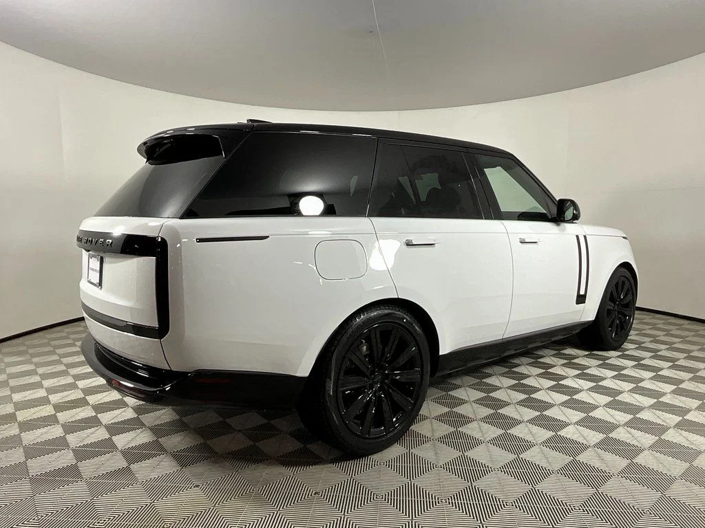 New 2026 Fuji White Land Rover SE PHEV image 2
