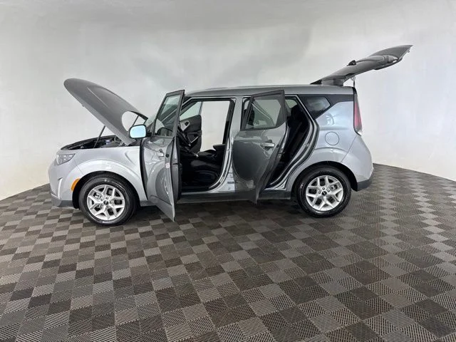 Used 2025  Kia LX image 11
