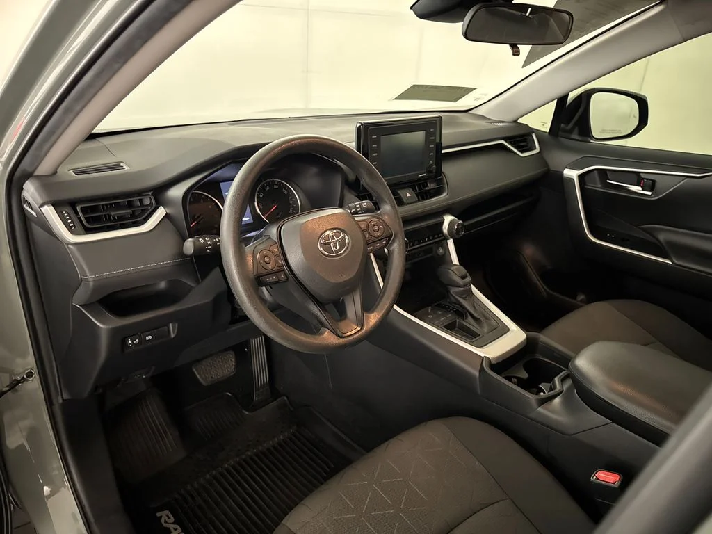 Certified Used 2020  Toyota XLE image 6