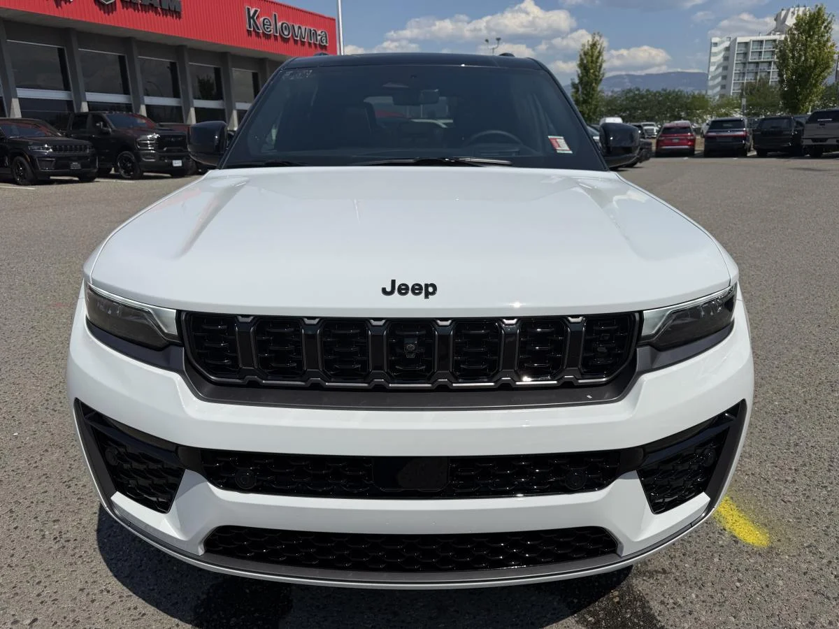New 2026 White Jeep Summit image 2