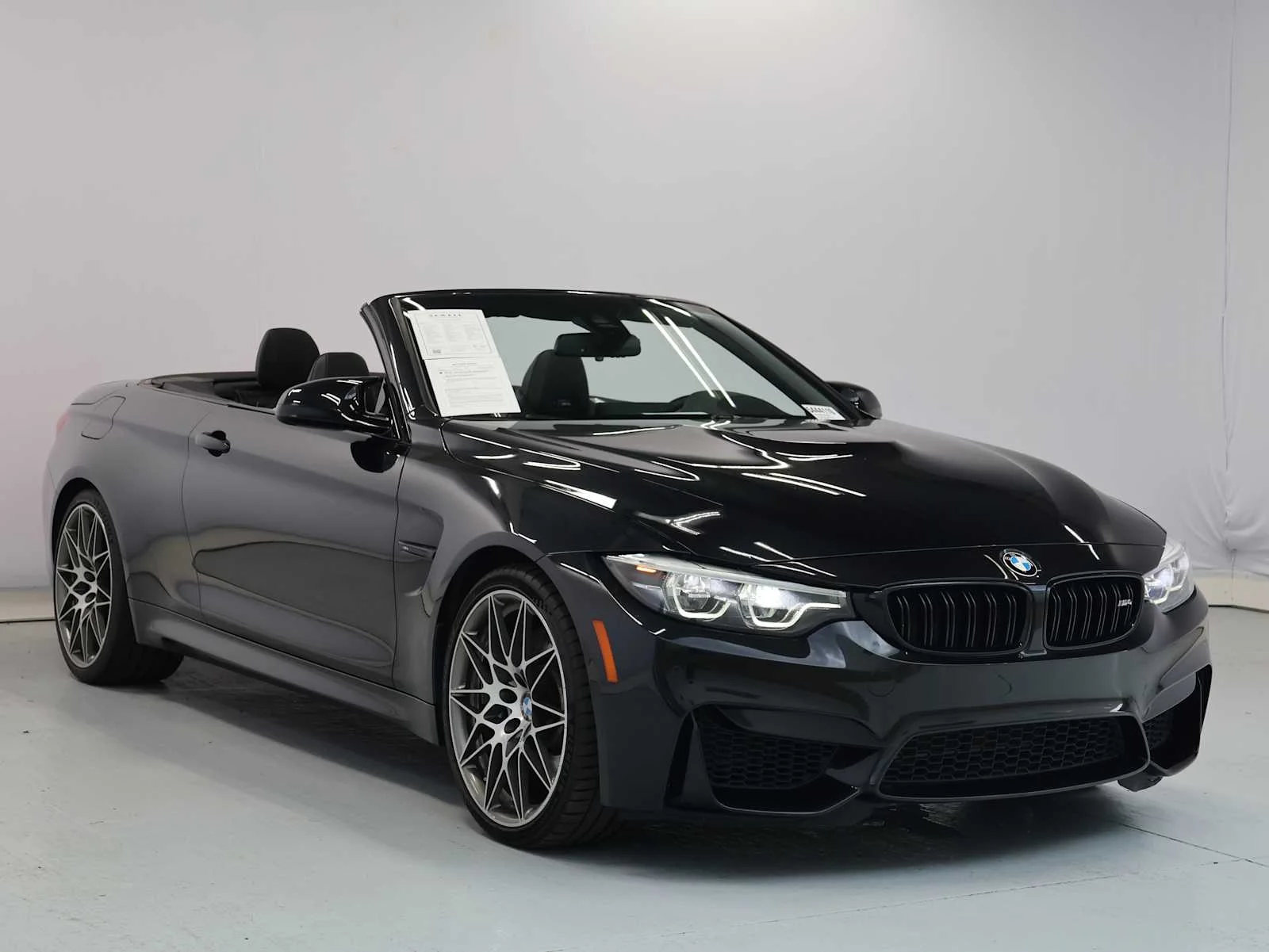 Used 2018 Black Sapphire Metallic BMW  image 4