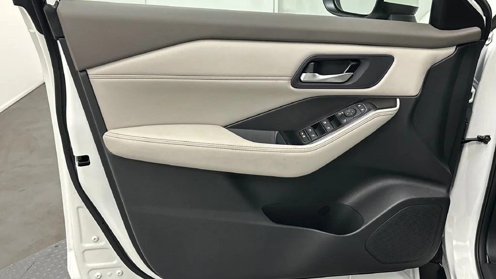 Used 2023 White Nissan SV image 18