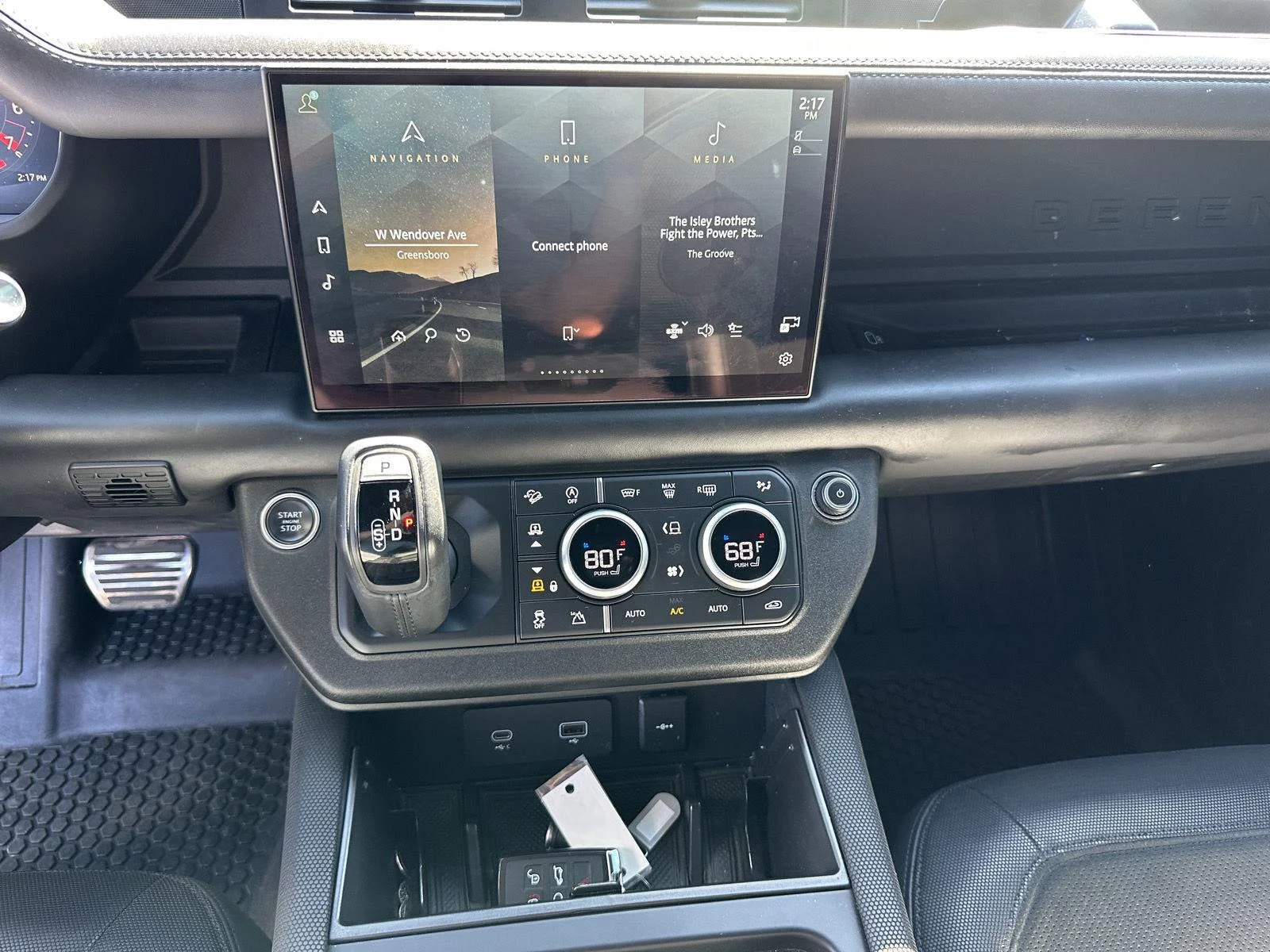 Used 2023 Carpathian Grey Premium Metallic Land Rover Carpathian Edition image 31