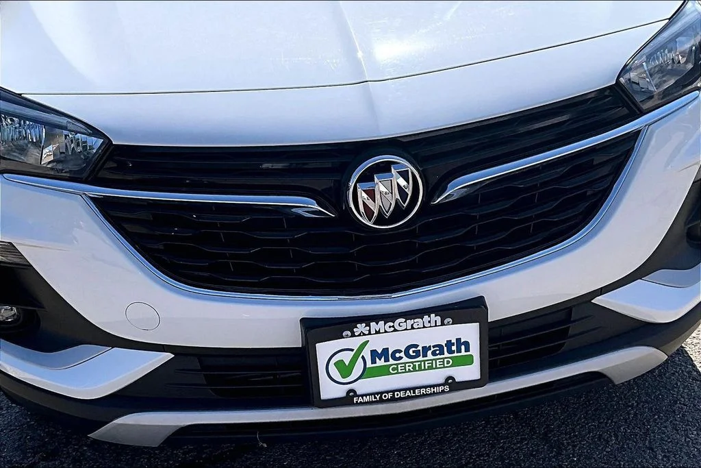 Used 2021 White Buick Preferred image 34
