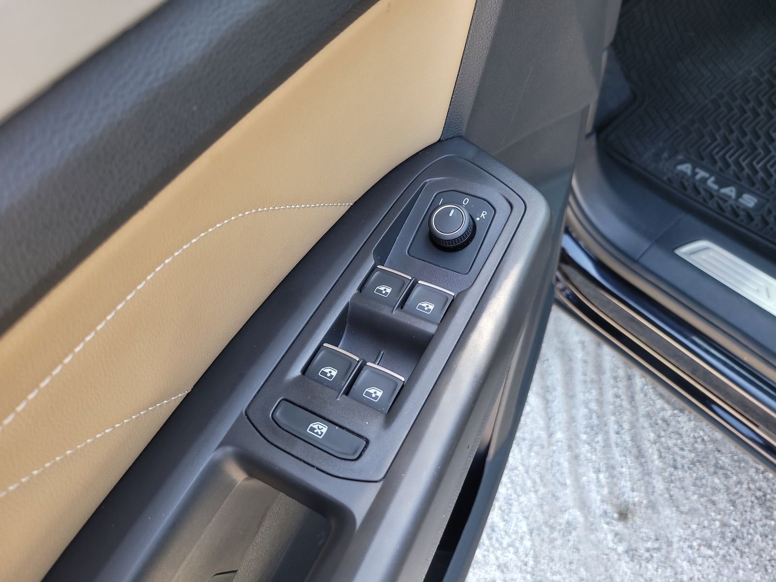 2023 Volkswagen Atlas Cross Sport SE w/Tech - Photo 17