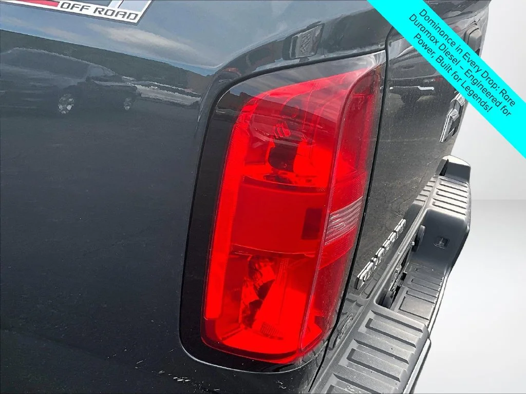 Used 2018 Gray Chevrolet Z71 image 28