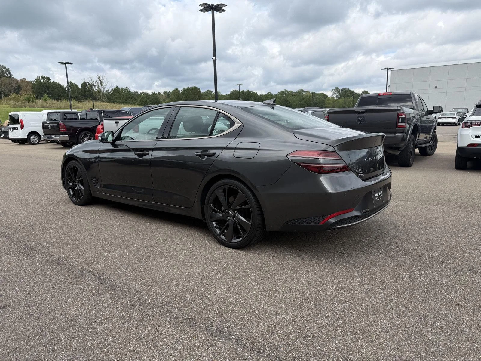 Used 2023 Makalu Gray Genesis 2.0T image 4