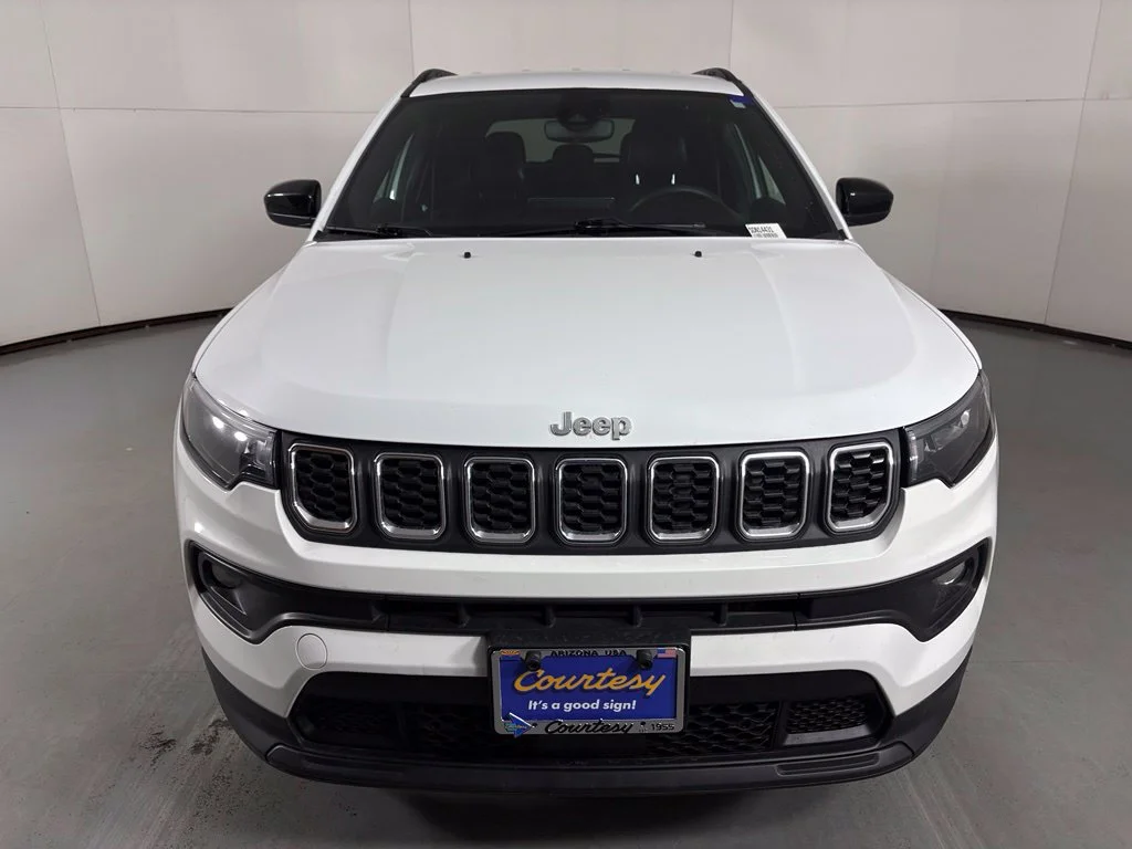 Used 2024 White Jeep Latitude image 3