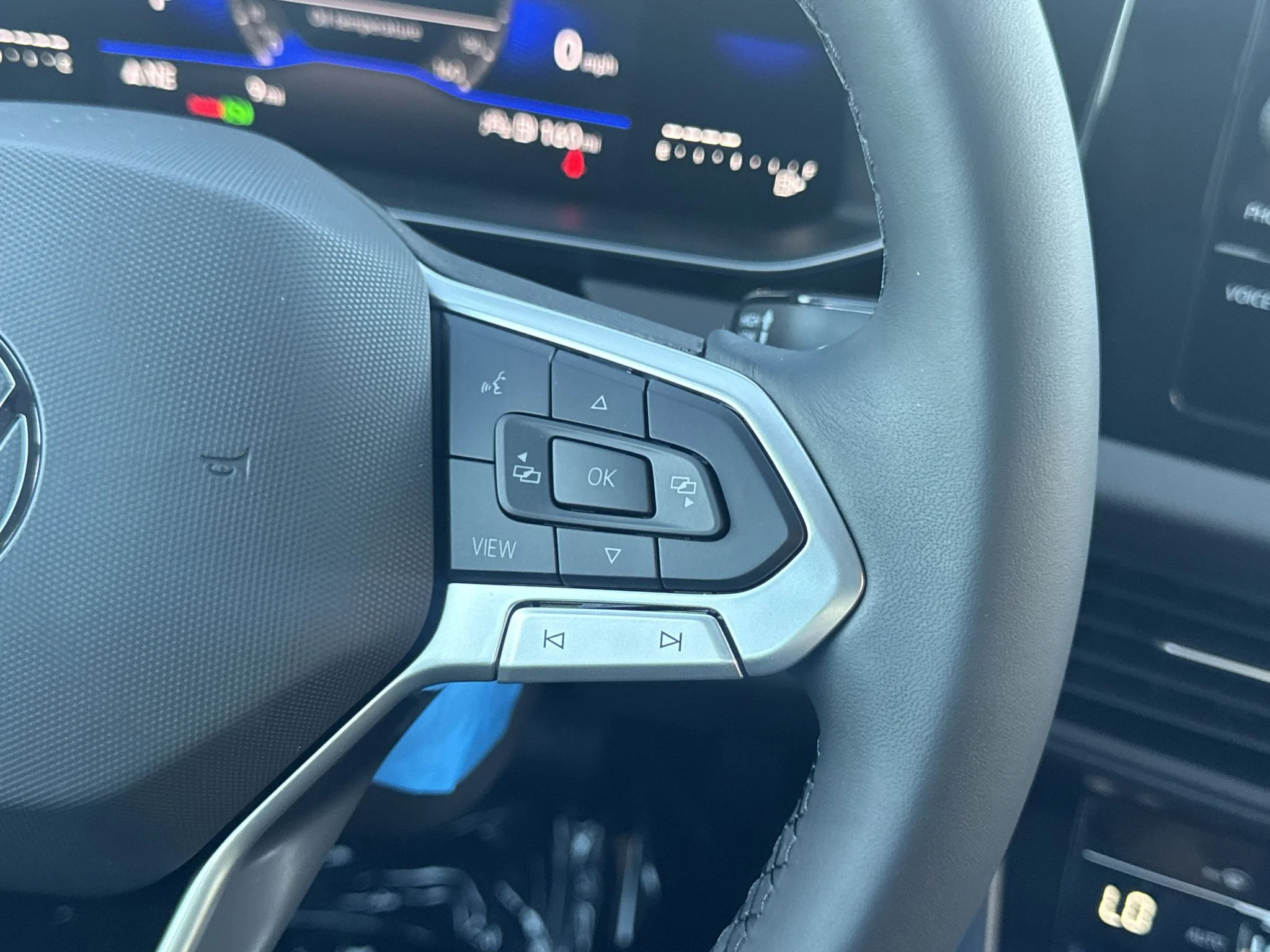New 2027 Platinum Gray Metallic Volkswagen S image 21