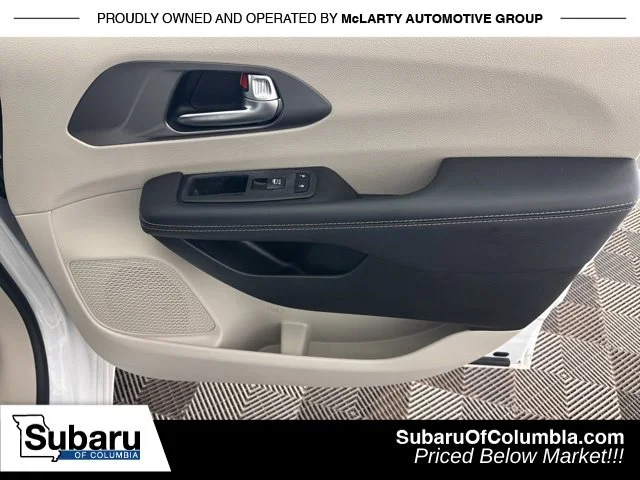 Used 2023 White Chrysler Touring L image 22