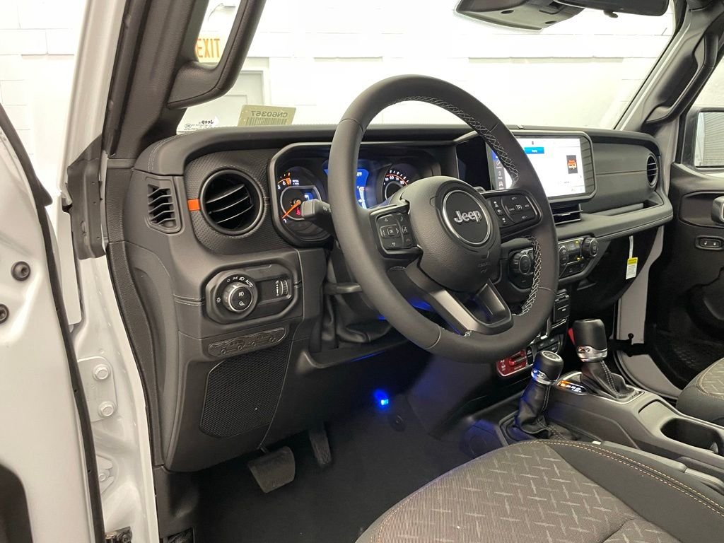 New 2026 Bright White Clear-Coat Exterior Paint Jeep Mojave image 14