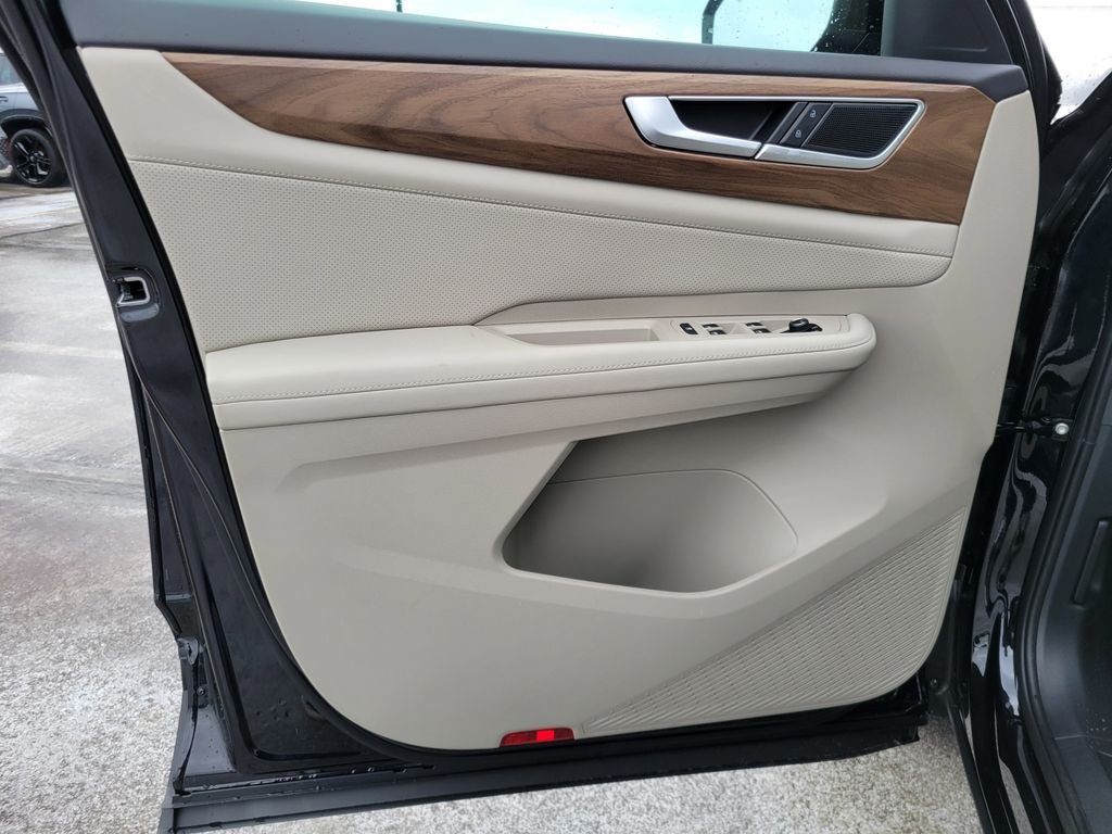 New 2026 Black Volkswagen 2.0T SE image 13