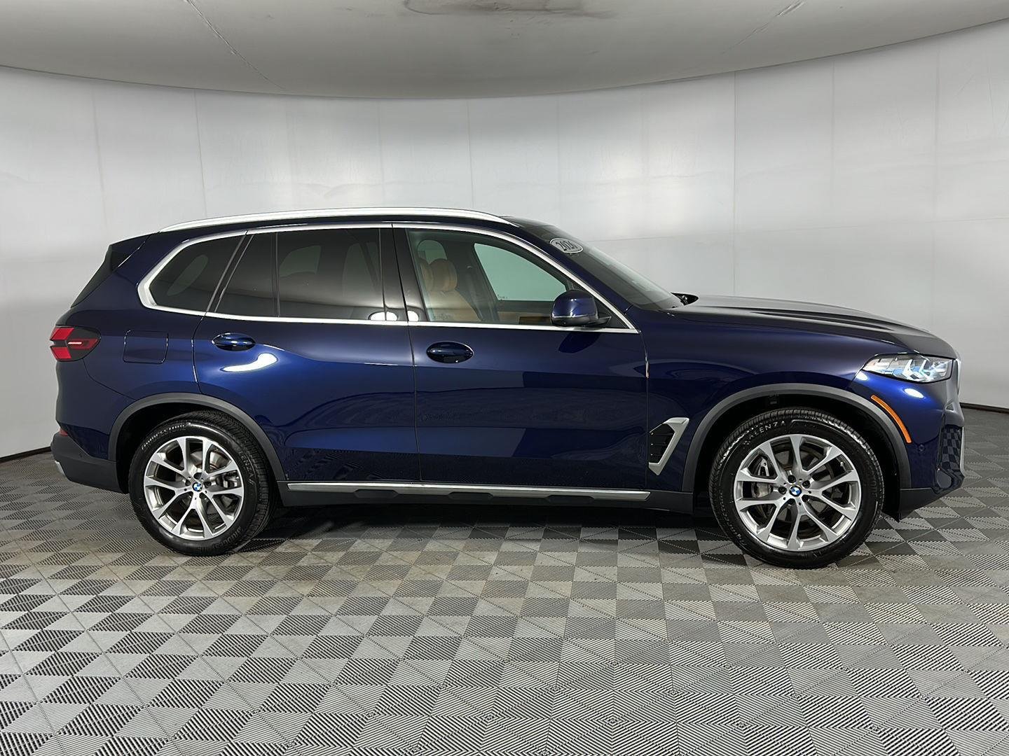 New 2026 Tanzanite Blue II Metallic BMW xDrive40i image 3