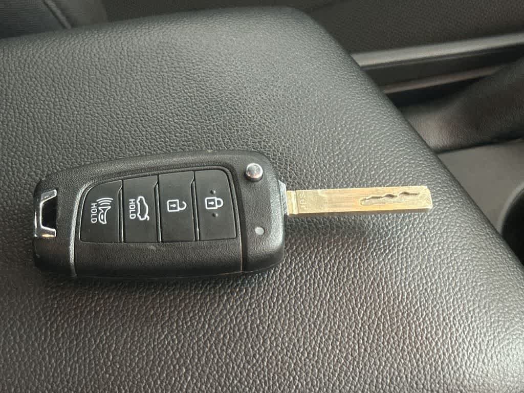 Used 2025 Ecotronic Gray Hyundai SE image 23