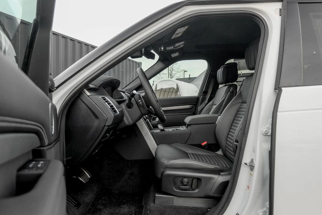 Certified Used 2025 Fuji White Land Rover Dynamic SE image 9