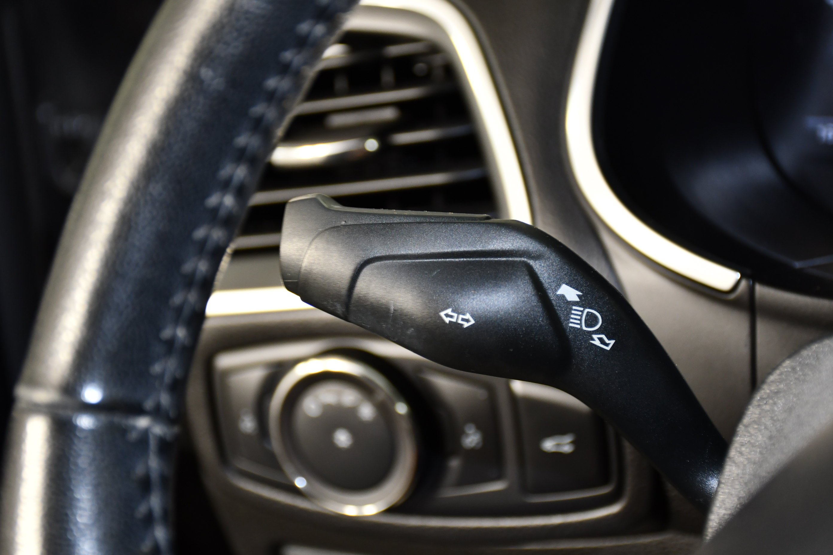 Used 2016 Magnetic Ford Titanium image 22