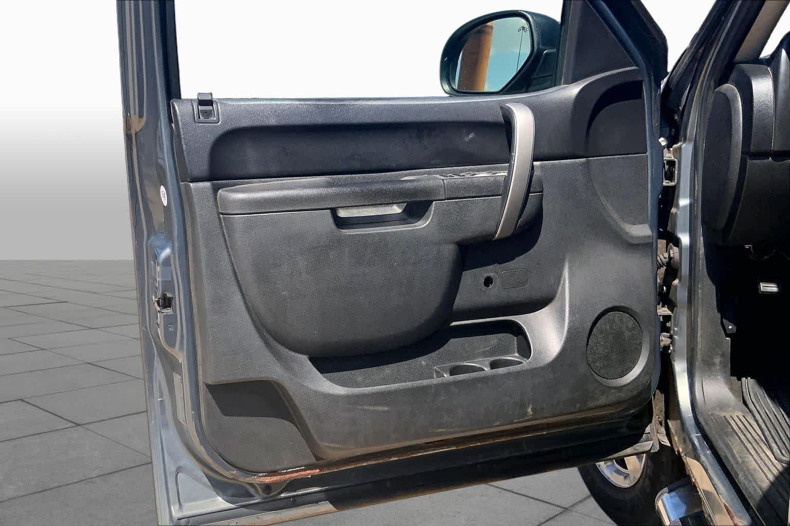 Used 2011 STEEL GREEN METALLIC Chevrolet LT image 19