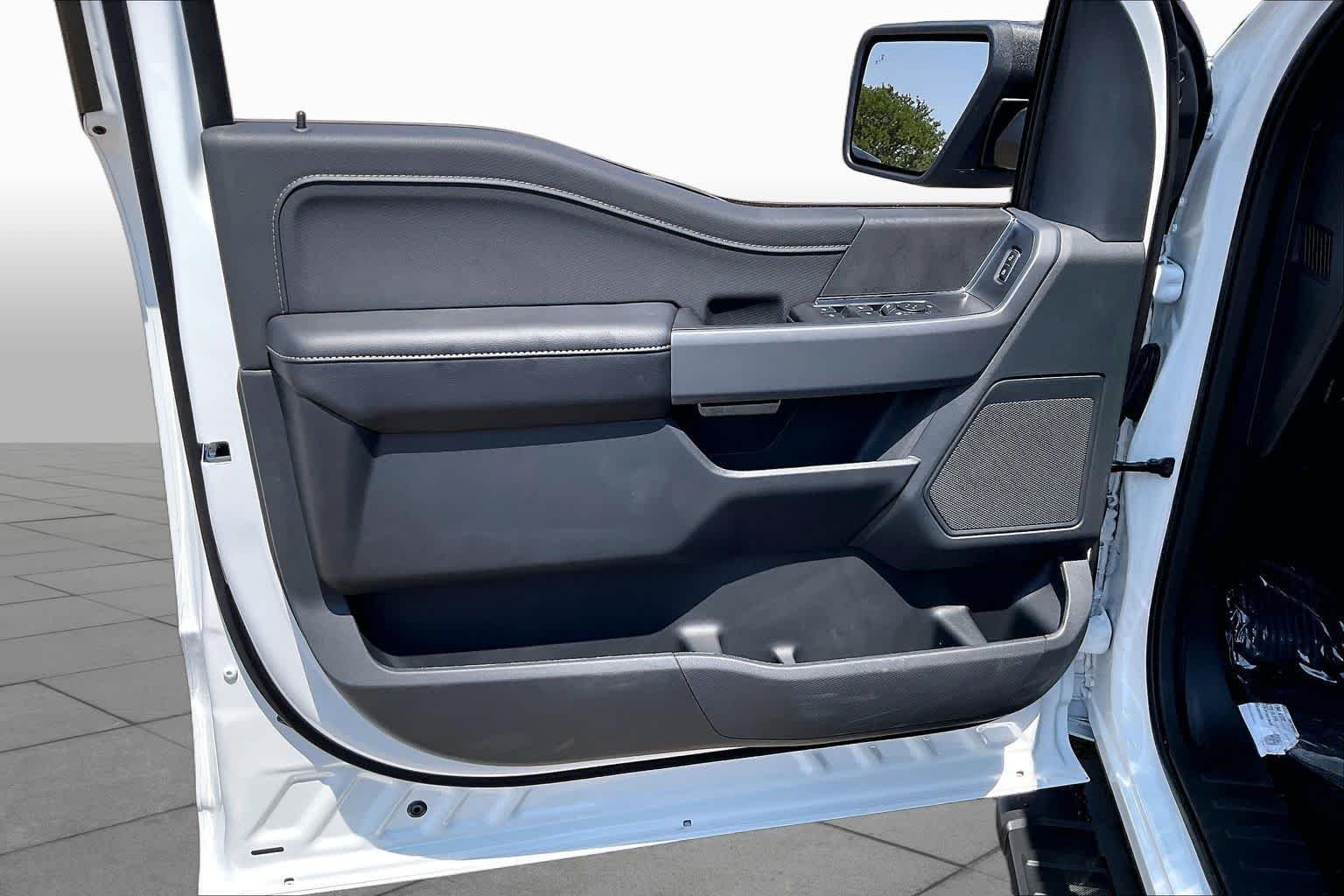 New 2026 Oxford White Ford XLT image 10