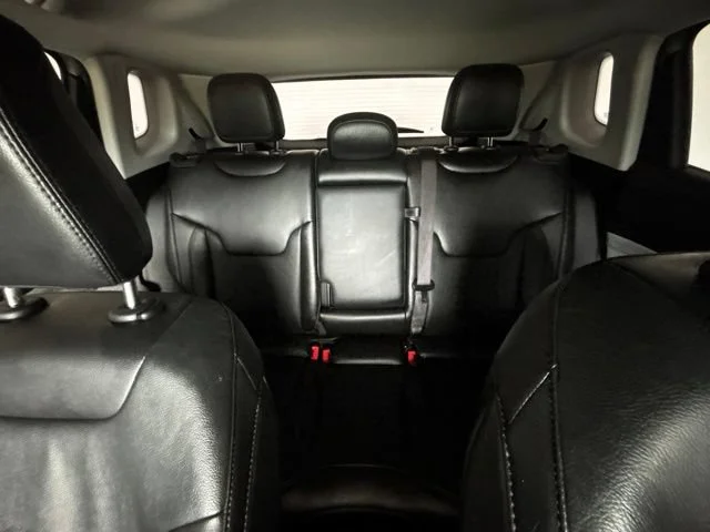 Used 2022  Jeep Latitude Lux image 43