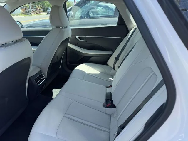 Used 2025 White Hyundai SEL image 13