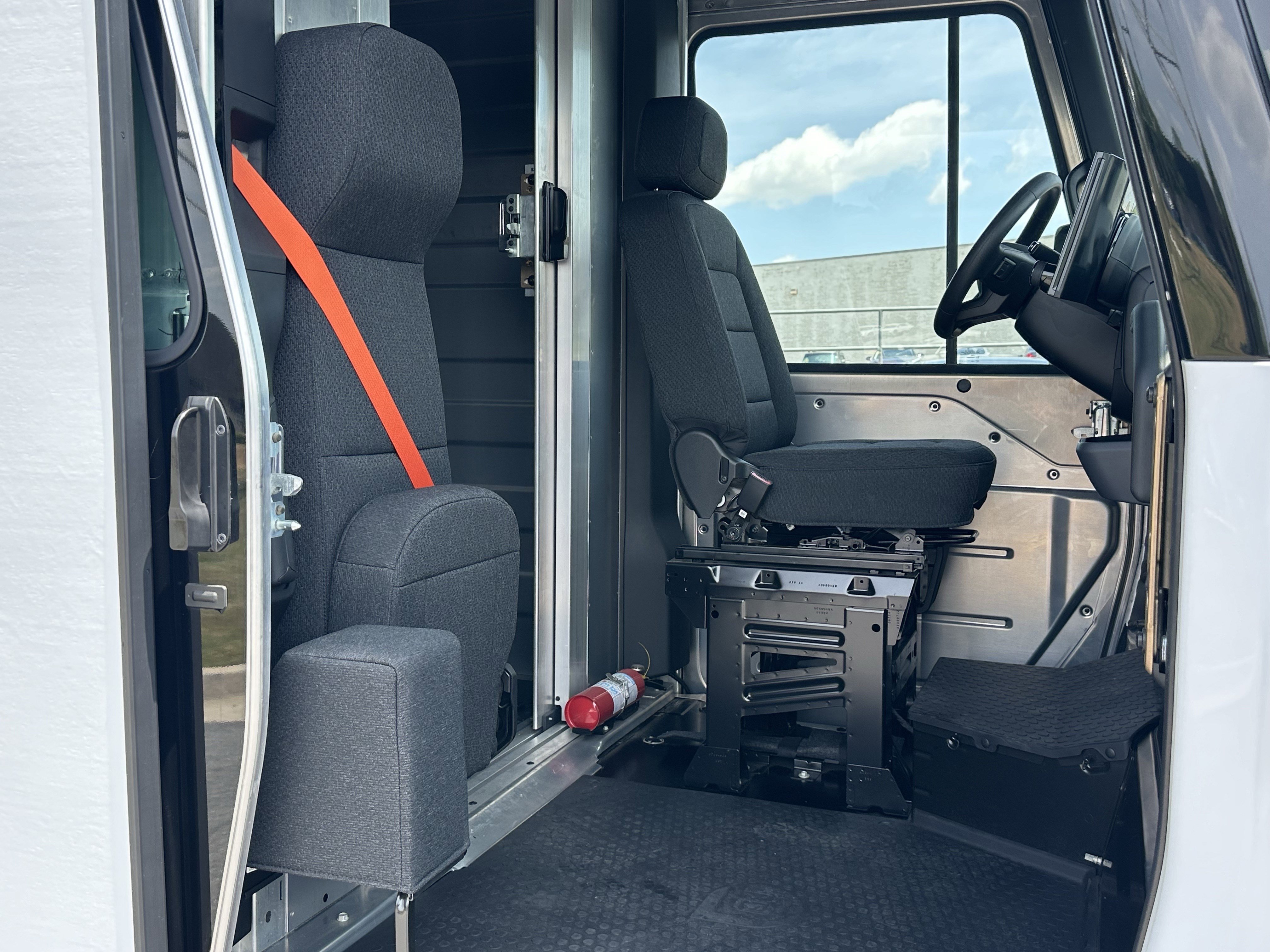 Used 2024 Oyster White Chevrolet Zevo 600 eAWD image 13